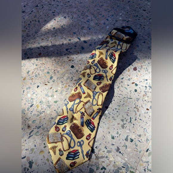 Alynn Neckwear Neck Tie. - Picture 5 of 7